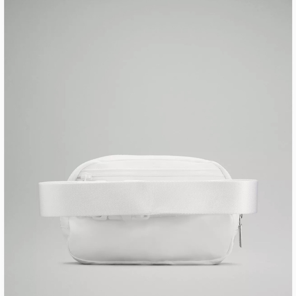 NWT LULULEMON WHITE BELT BAG - Picture 3 of 7